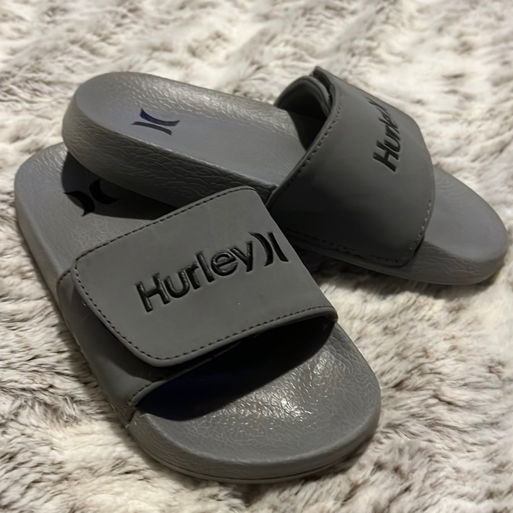 Little boys Hurley slides size 12